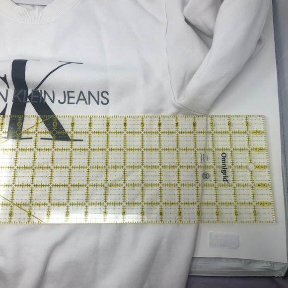 Calvin Klein Jeans Pullover Crewneck White Sweatshirt Size Medium - Picture 3 of 8